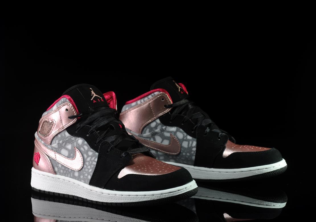 air-jordan-girls-1-phat-black-